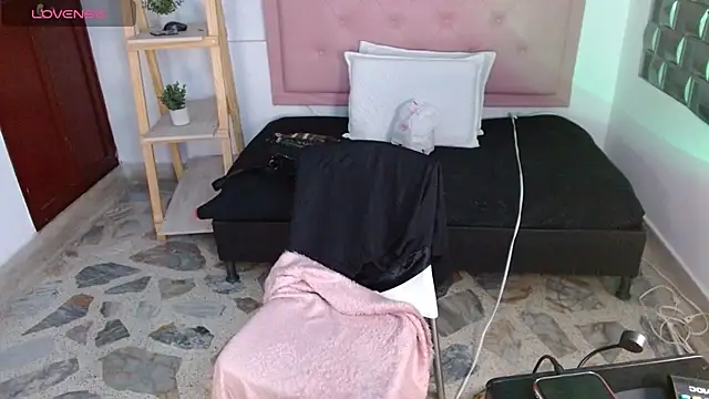 Brenda  222 online show from March 3, 2026, 11:43 pm