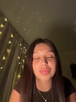 Fragile Tease online show from March 28, 2026, 3:11 pm