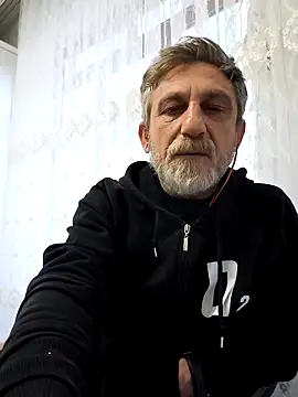 arelll34 online show from April 10, 2026, 3:06 pm