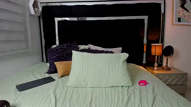 Snapshot of Tiana_moon chatting on May 15, 2026, 11:01 pm Tiana moon online show from May 15, 2026, 11:01 pm