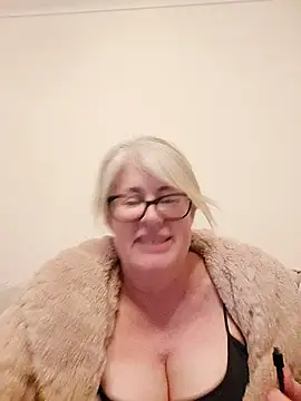 Snapshot of FlirtyFleur-x chatting on March 29, 2026, 12:43 am FlirtyFleur-x online show from March 29, 2026, 12:43 am