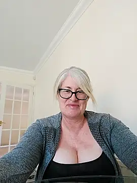 FlirtyFleur-x online show from April 7, 2026, 1:22 pm
