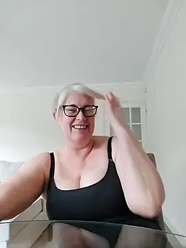 FlirtyFleur-x online show from April 15, 2026, 8:10 am