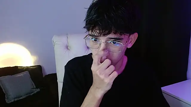 Snapshot of noah_millerx chatting on July 2, 2026, 9:10 pm noah millerx online show from July 2, 2026, 9:10 pm