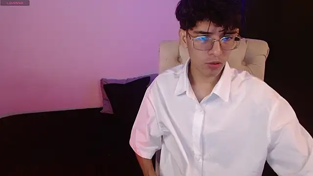 Snapshot of noah_millerx chatting on July 21, 2026, 10:23 pm noah millerx online show from July 21, 2026, 10:23 pm