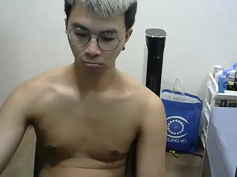 Snapshot of silverwolfwoof chatting on May 8, 2026, 4:34 pm silverwolfwoof online show from May 8, 2026, 4:34 pm