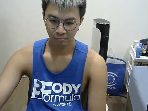 Snapshot of silverwolfwoof chatting on May 9, 2026, 4:34 pm silverwolfwoof online show from May 9, 2026, 4:34 pm