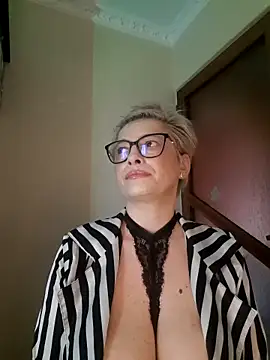 LunaBlaise online show from March 16, 2026, 2:10 pm