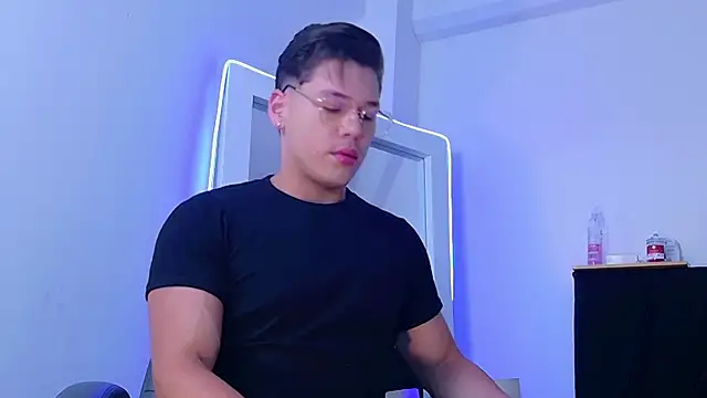 NIKLAS BRAUNN01 online show from March 7, 2026, 12:24 pm