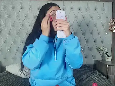 Snapshot of LilyRossi_ chatting on April 17, 2026, 12:52 pm LilyRossi online show from April 17, 2026, 12:52 pm