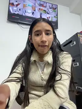 Snapshot of LilyRossi_ chatting on May 5, 2026, 12:57 pm LilyRossi online show from May 5, 2026, 12:57 pm