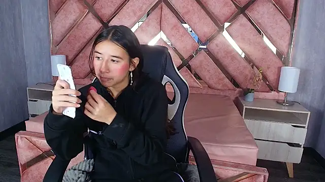 Snapshot of LilyRossi_ chatting on May 8, 2026, 1:27 pm LilyRossi online show from May 8, 2026, 1:27 pm