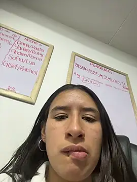 Snapshot of LilyRossi_ chatting on May 13, 2026, 12:13 pm LilyRossi online show from May 13, 2026, 12:13 pm