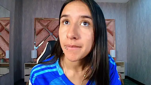 Snapshot of LilyRossi_ chatting on May 21, 2026, 1:29 pm LilyRossi online show from May 21, 2026, 1:29 pm