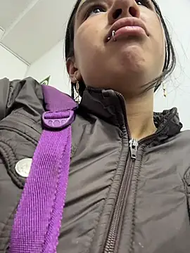 Snapshot of LilyRossi_ chatting on July 17, 2026, 12:34 pm LilyRossi online show from July 17, 2026, 12:34 pm