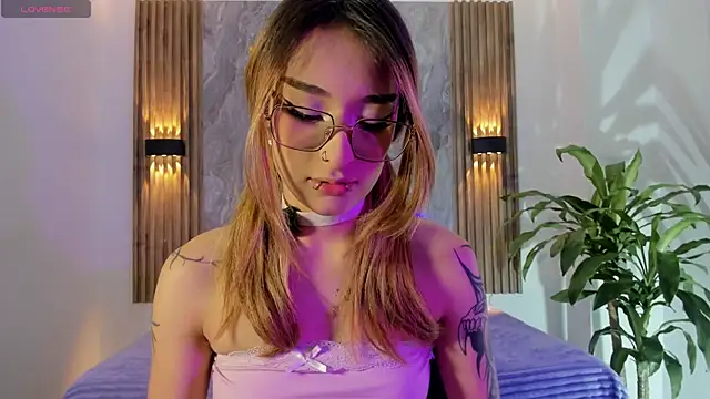 Melodylanee online show from April 21, 2026, 11:05 am