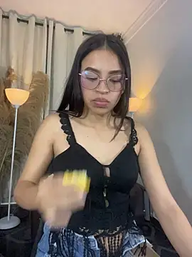 Snapshot of Maii_Luna chatting on July 6, 2026, 12:57 pm Maii Luna online show from July 6, 2026, 12:57 pm
