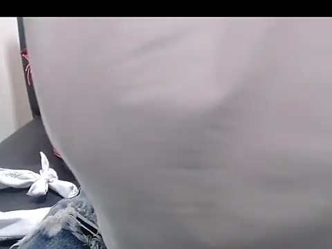 thalia perveertt online show from April 21, 2026, 4:01 pm