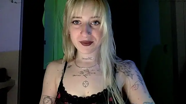 Snapshot of EmmyWet chatting on May 20, 2026, 7:31 pm EmmyWet online show from May 20, 2026, 7:31 pm