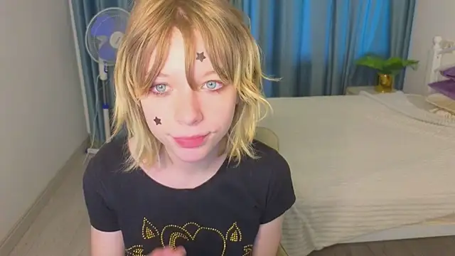 Snapshot of MollySally chatting on June 19, 2026, 4:17 am MollySally online show from June 19, 2026, 4:17 am