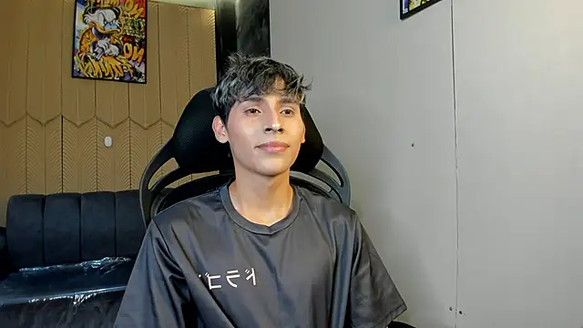 DeilanWolf online show from March 7, 2026, 4:42 am