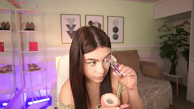 MandyCollins online show from April 17, 2026, 11:57 am