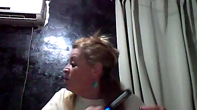 momismilf544 online show from April 15, 2026, 10:21 pm