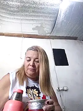 momismilf544 online show from April 19, 2026, 3:44 pm