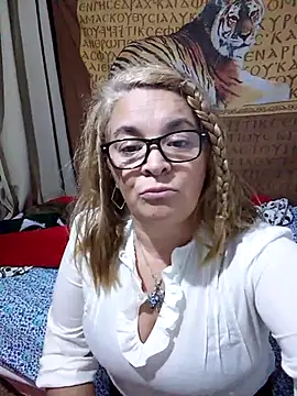 momismilf544 online show from June 5, 2026, 5:03 am