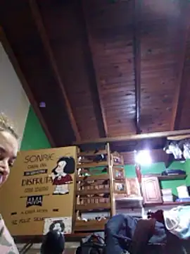 momismilf544 online show from June 18, 2026, 11:42 pm