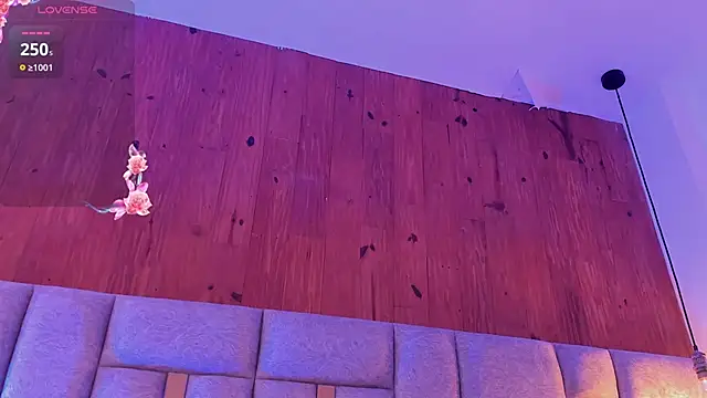 camilaa smith  online show from April 21, 2026, 1:42 am