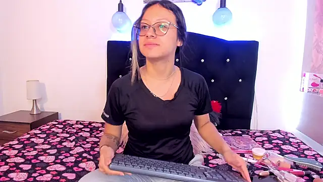 katyy b online show from March 4, 2026, 1:06 pm