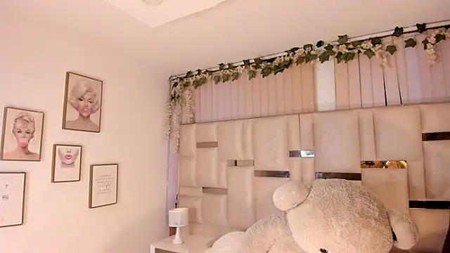 Hanna klover online show from April 25, 2026, 3:31 am