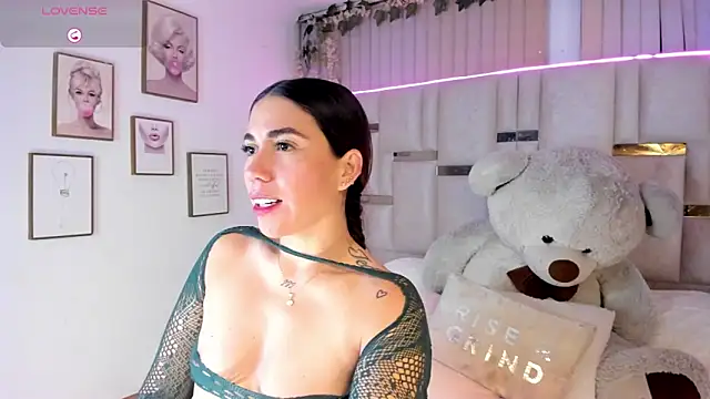 Hanna klover online show from April 29, 2026, 3:54 am