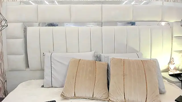 angueljonnes online show from April 19, 2026, 5:18 am