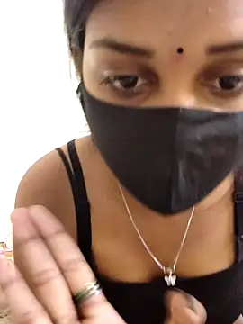 MAYA BED GIRL online show from May 5, 2026, 10:18 pm