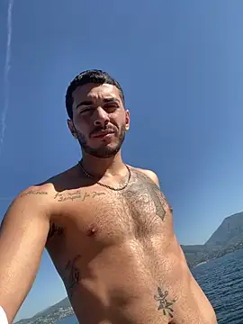 tuttoincognito online show from April 24, 2026, 3:03 pm