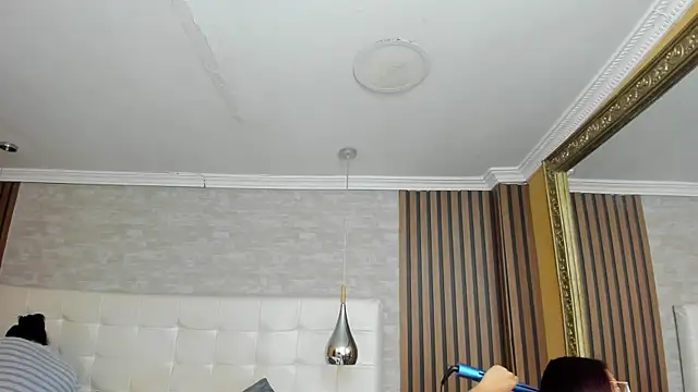 AbbyLoius online show from April 18, 2026, 1:37 pm