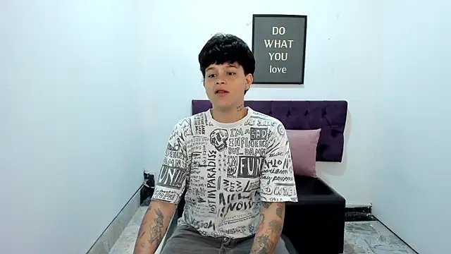 TomBoy Natali online show from April 18, 2026, 7:07 pm