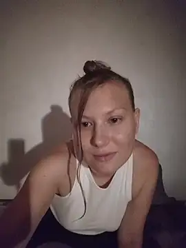 Snapshot of August_Shine chatting on June 26, 2026, 6:01 pm August Shine online show from June 26, 2026, 6:01 pm
