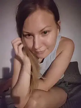 Snapshot of August_Shine chatting on July 16, 2026, 5:08 pm August Shine online show from July 16, 2026, 5:08 pm