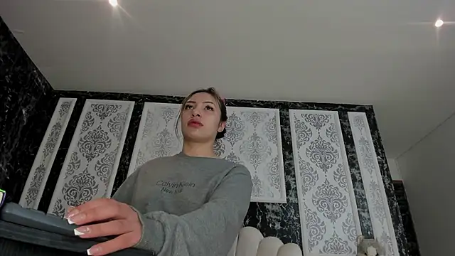AngelinaAustin online show from April 30, 2026, 1:06 pm