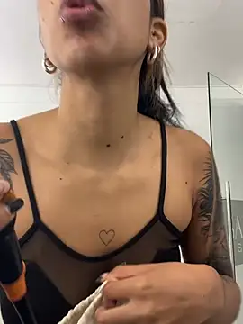 Snapshot of VioletaHills_ chatting on June 7, 2026, 1:15 pm VioletaHills online show from June 7, 2026, 1:15 pm