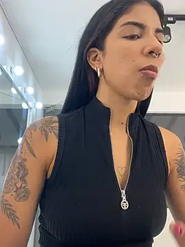Snapshot of VioletaHills_ chatting on July 22, 2026, 12:30 pm VioletaHills online show from July 22, 2026, 12:30 pm
