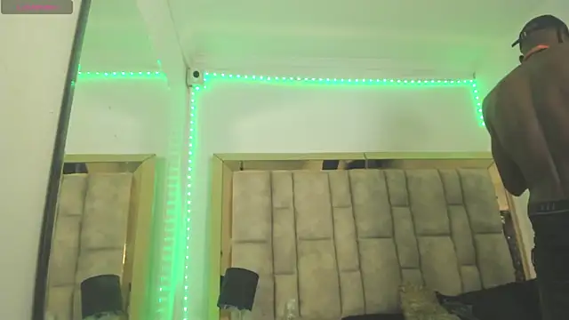 Titan Moreno  online show from April 21, 2026, 12:22 pm