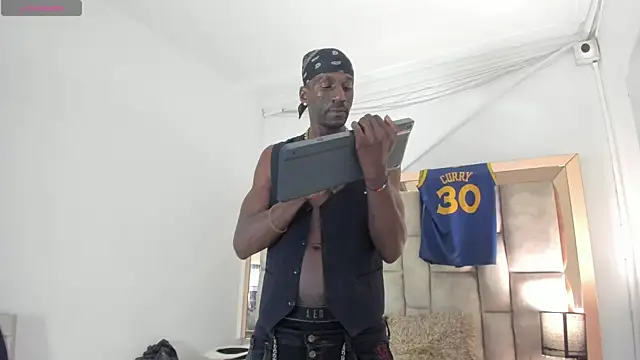 Snapshot of Titan_Moreno_ chatting on July 21, 2026, 12:07 pm Titan Moreno online show from July 21, 2026, 12:07 pm