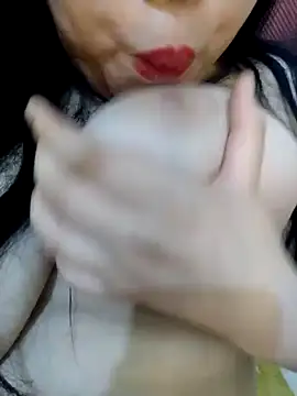 Snapshot of HoT_LiiiNa chatting on July 13, 2026, 11:18 pm HoT LiiiNa online show from July 13, 2026, 11:18 pm