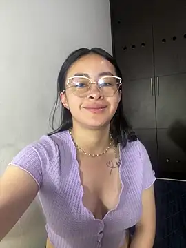 Anni Rose online show from April 15, 2026, 9:38 am