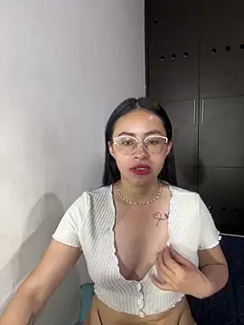 Anni Rose online show from April 16, 2026, 9:21 am