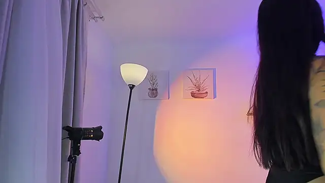 AlaiaRogers online show from April 23, 2026, 10:25 am